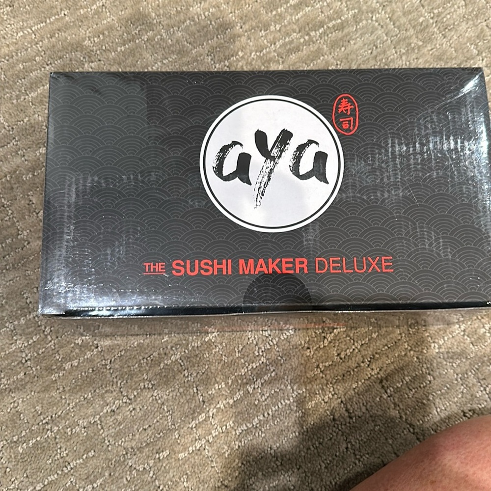 NWT! sushi maker deluxe, AYA brand. kit with all essentials